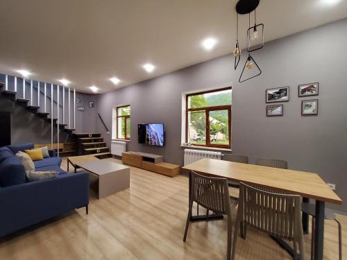 Azerbaijan Villa | Lady and Bear GH