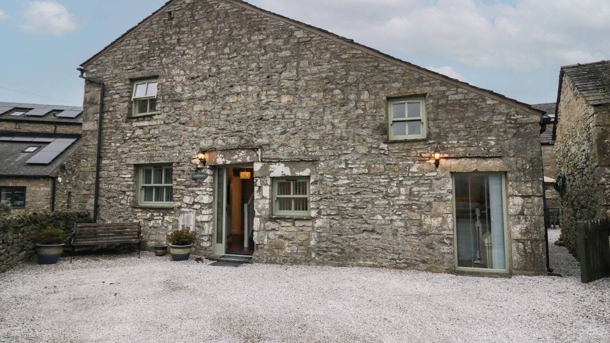 Meathop Cottage | LADY BARN, pet friendly, with open fire in Grange-Over-Sands
