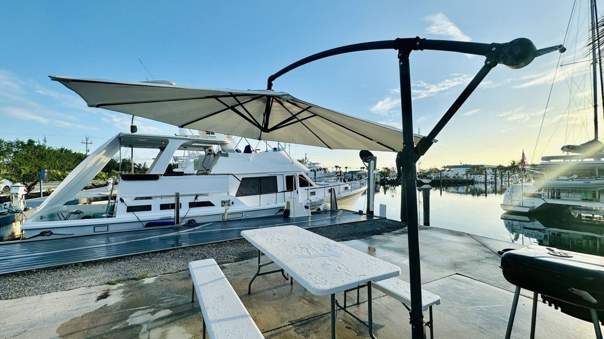 Marathon Boat Rental | Lady Blue Yacht in FL KEYS