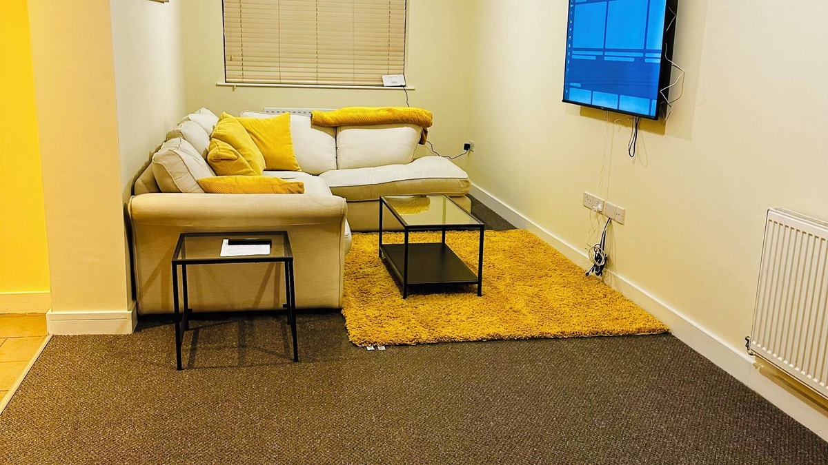 Peterborough House | Lady Charlotte house is suitable for workers and large families for vacation