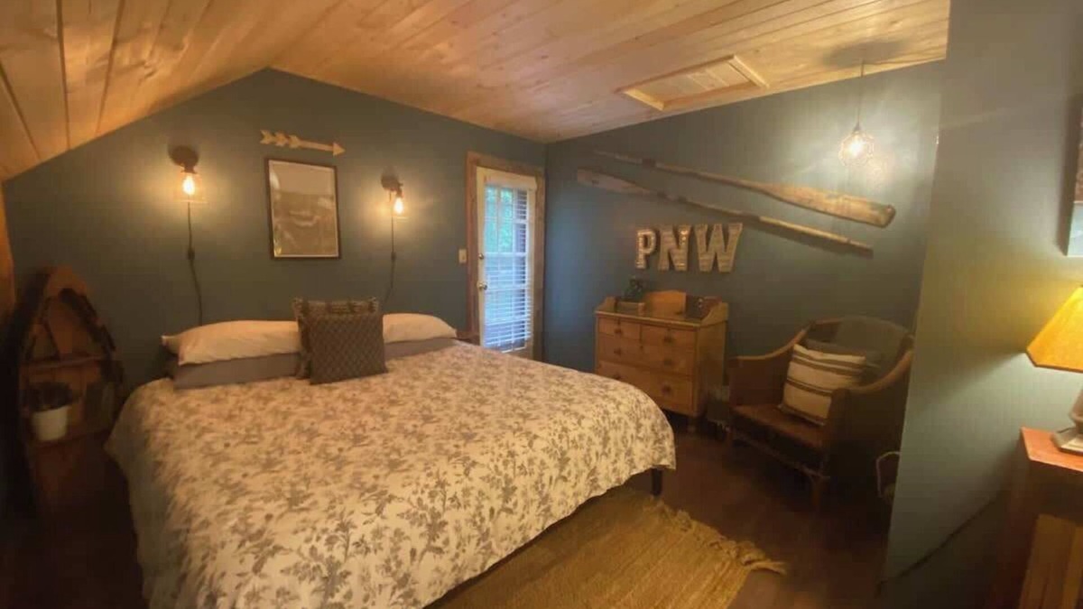 Forks Apartment | Lady Lodge Room near Olympic National Park