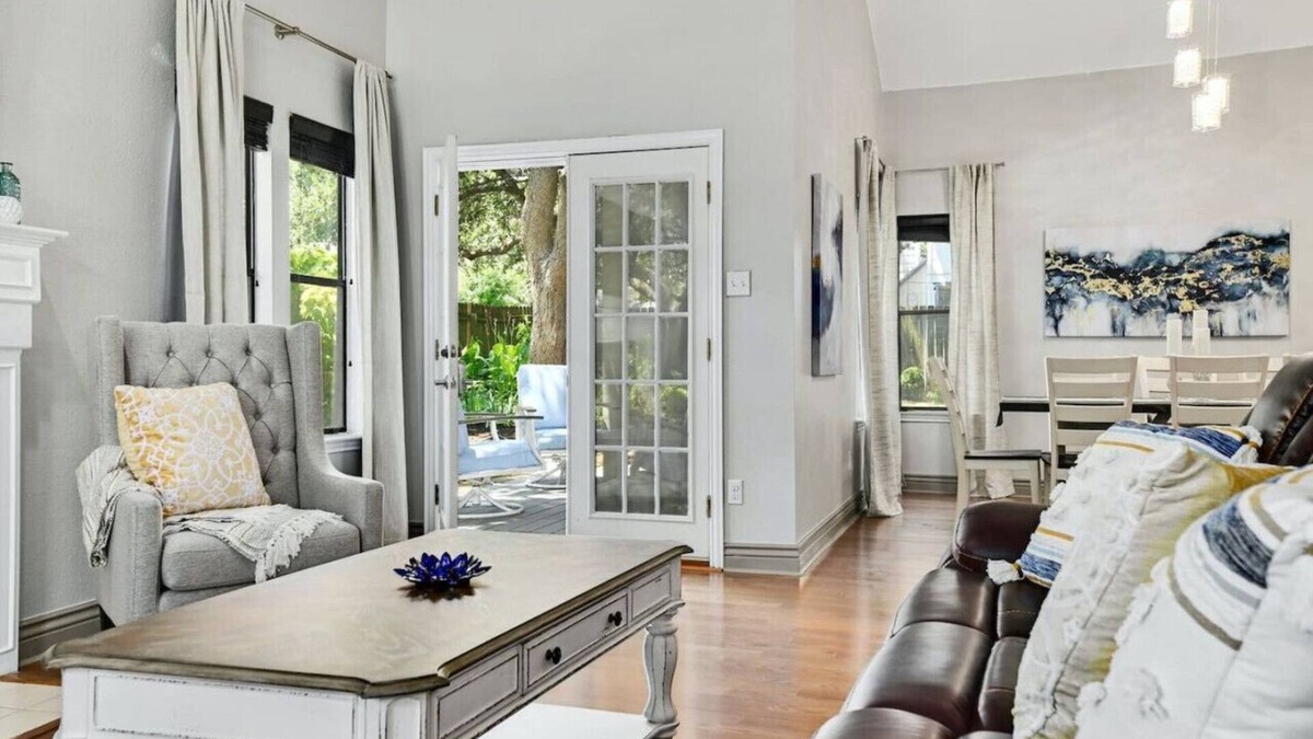 Milwood House | 'Lady Luxe' Amazing Yard! Pet Friendly!