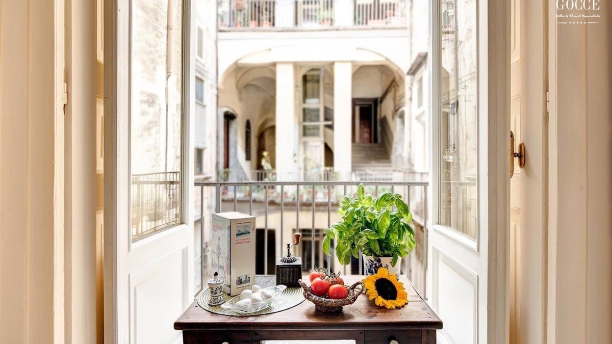 Naples City Centre Apartment | Lady Mary's Tribunali Luxury Suite