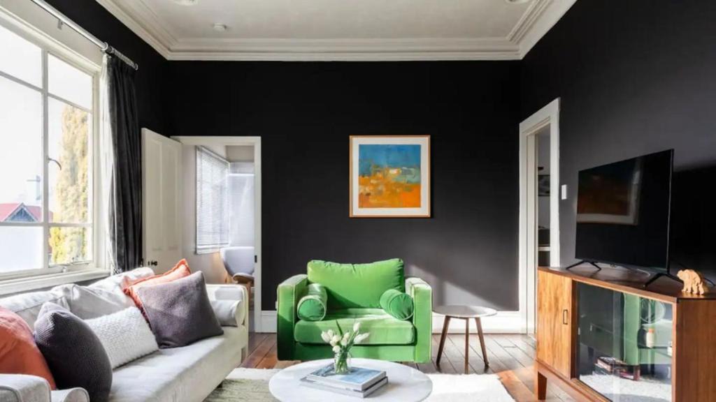 West Hobart House | Lady Victoria