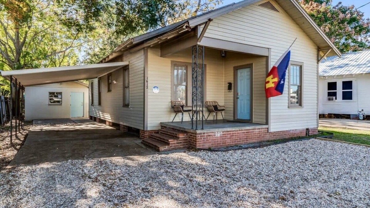 Freetown - Port Rico House | Lafayette Getaway-A cozy private bedroom close to downtown, with shared spaces