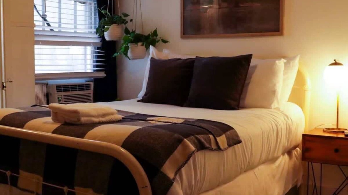 Freetown - Port Rico House | Lafayette Getaway - Private Room in a Shared House