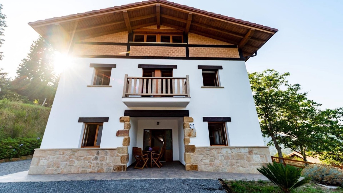 Ibarranguelua Villa | Laga Surf Villa in Baserri