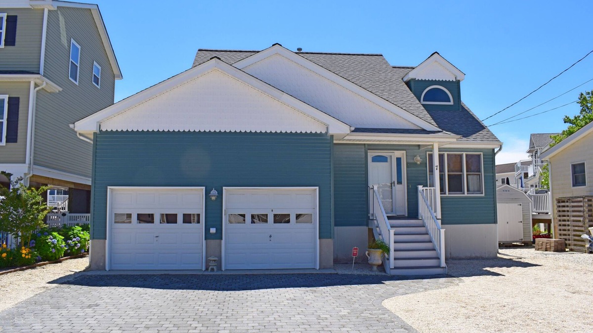 Beach Haven West House | Lagoon waterfront family vacation minutes to BEACH LBI