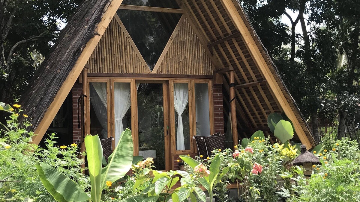 Batu Karas Bed & Breakfast | Lagoona Beach Bungalows