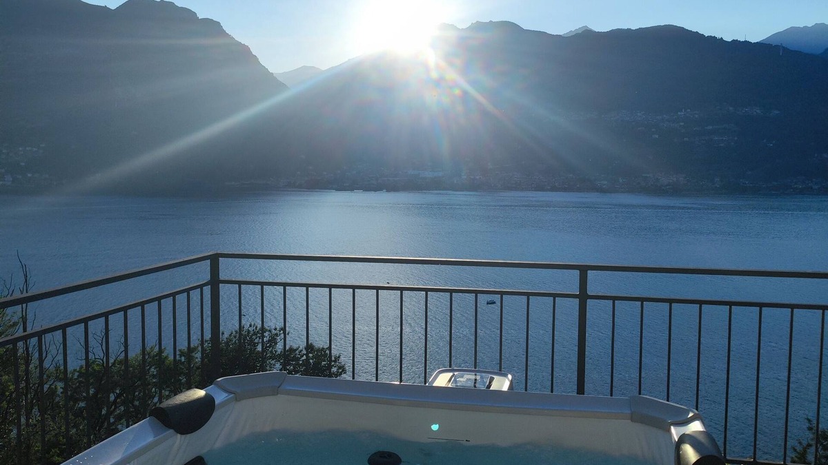 Olgiasca Villa | LAGUNA BLU - Dream Villa with panoramic Jacuzzi on Lake Como