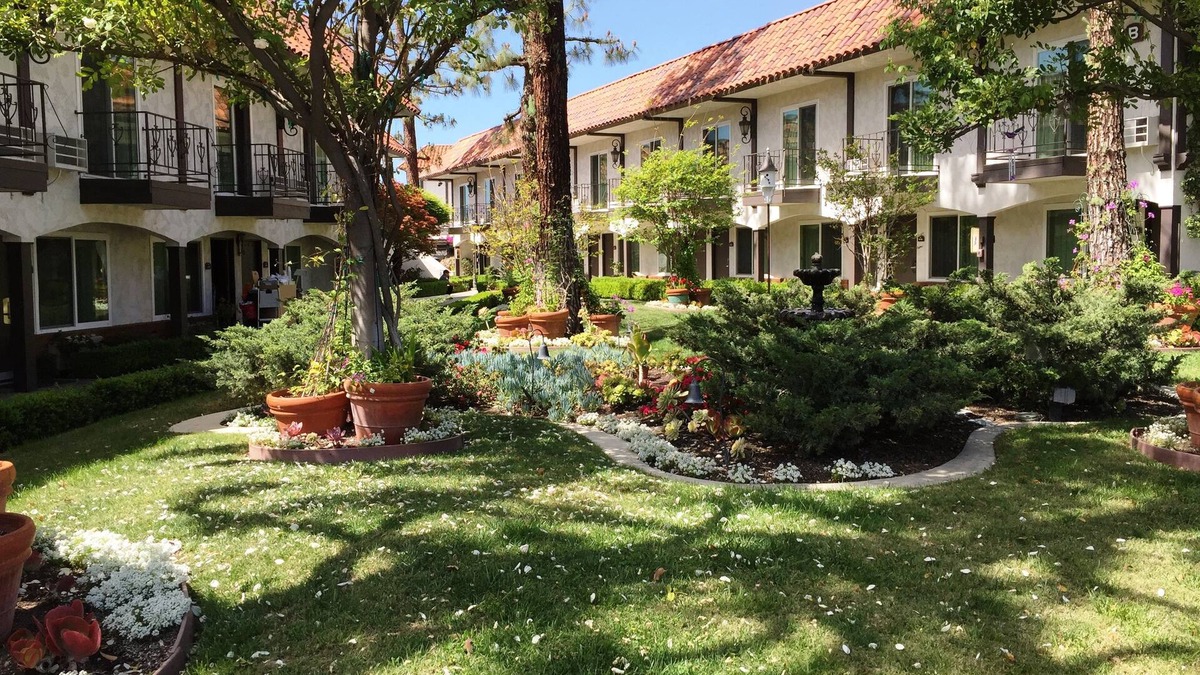 Laguna Hills Hotel | Laguna Hills Lodge