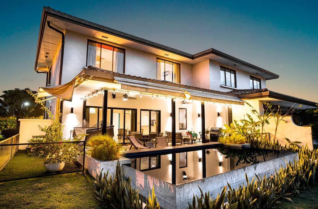 Playa Blanca Villa | Laguna Lake House - Private Pool - King Bed - Sleeps 14