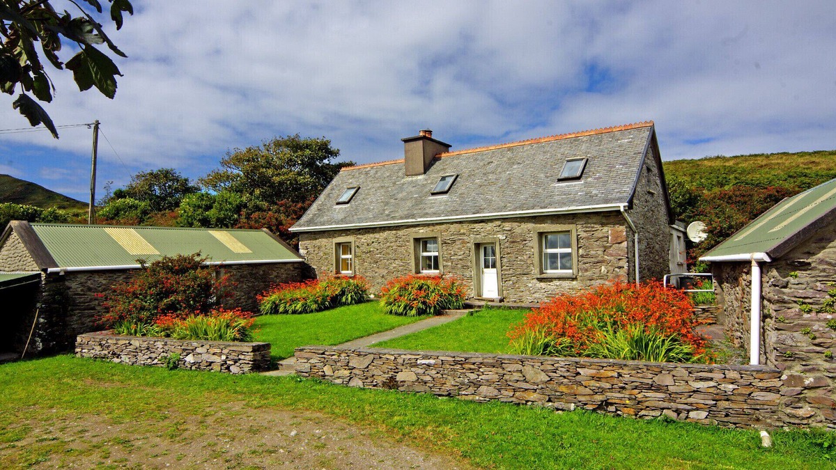 Cahirciveen House | Laharn North - Three Bedroom House, Sleeps 6