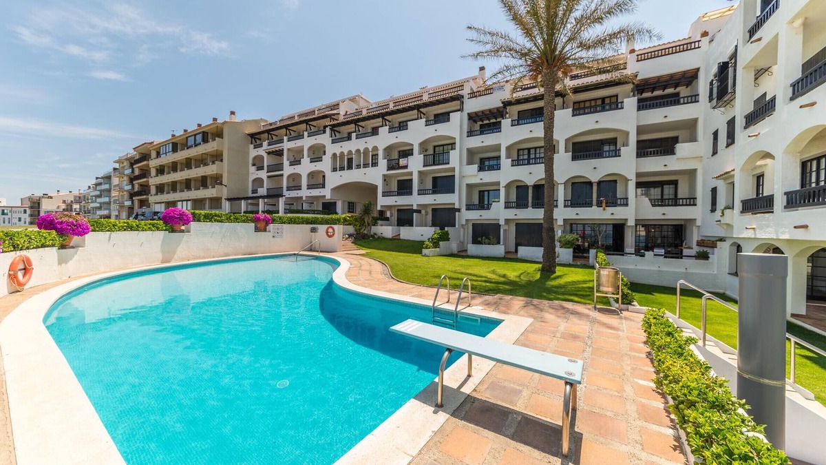 L'Escala Apartment | Laia: Apartment overlooking the sea, 50m from the beach