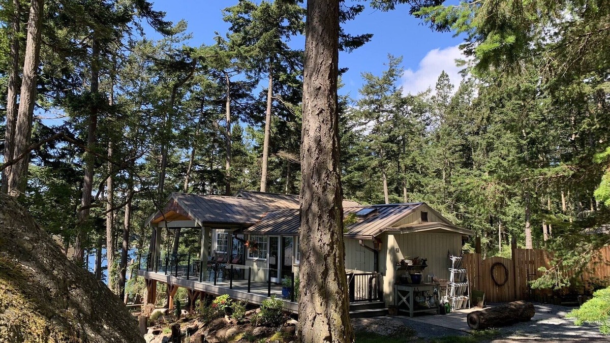 Doe Bay House | Laid-back hideout right next door to Doe Bay Resort on Washington's Orcas Island