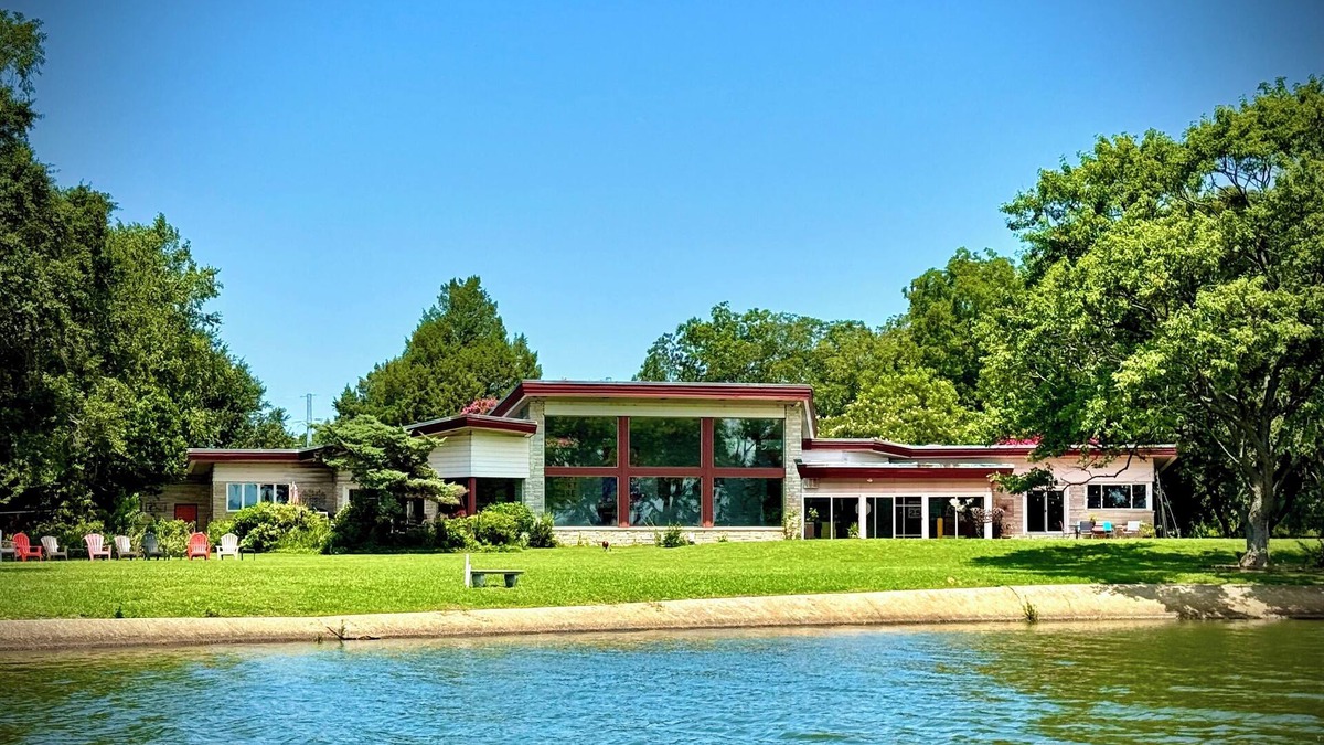 Camellia Shores House | Laid-Back Lakefront Luxury Near Bay & Beach: Welcome To Wiseacre!
