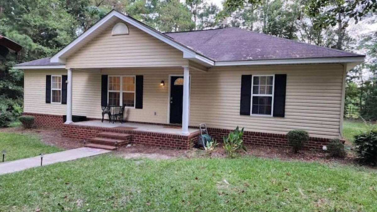 Statesboro House | Laid-back Living at The Landings. Family & Pet friendly!