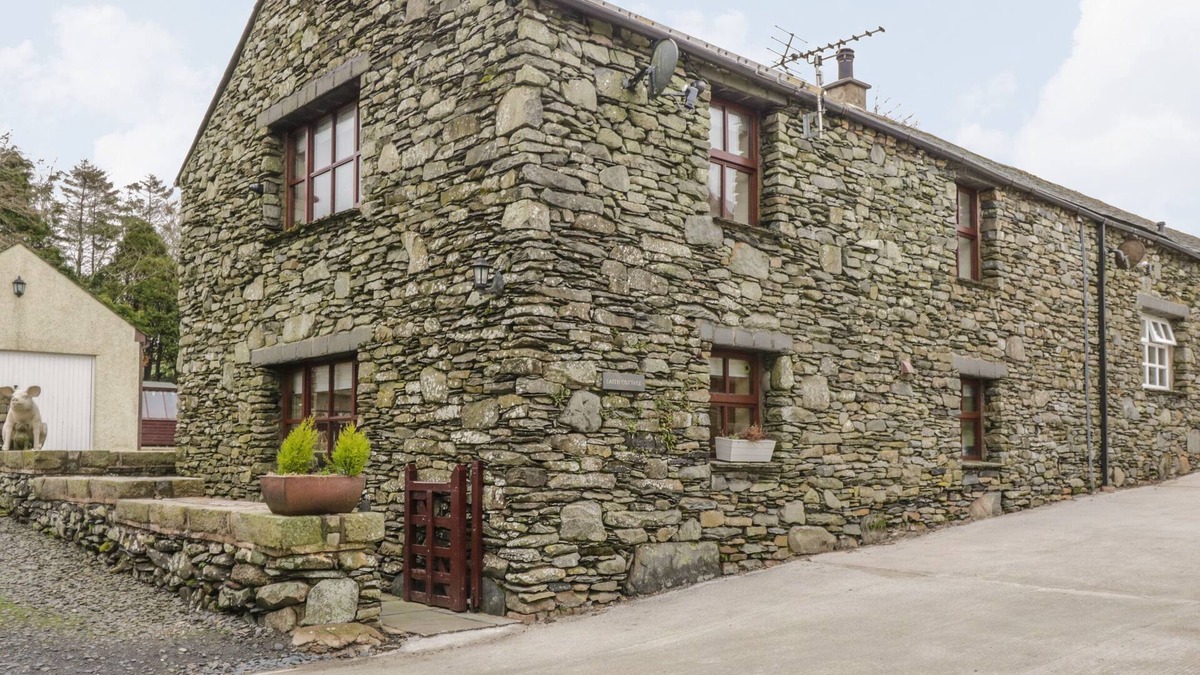 Newland Near Ulverston Cottage | LAITHE COTTAGE, family friendly, with hot tub in Ulverston