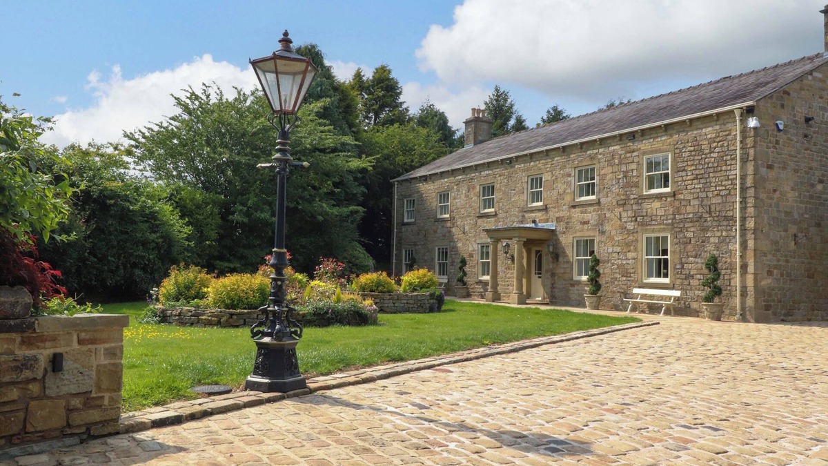 Burnley Cottage | LAITHE HOUSE, pet friendly, luxury holiday cottage in Cliviger