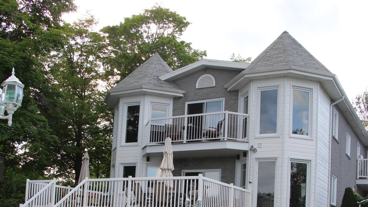 Saint-Augustin-de-Desmaures House | LAKE HOME (Lake, Kayak, Spa, heated salt pool 82-86 degrees )