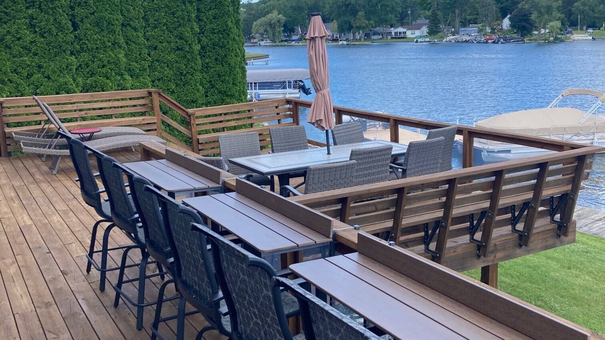 White Lake House | Lakefront home w/walkout basement arcade/bar area! Free Kayaks! Sandbar!