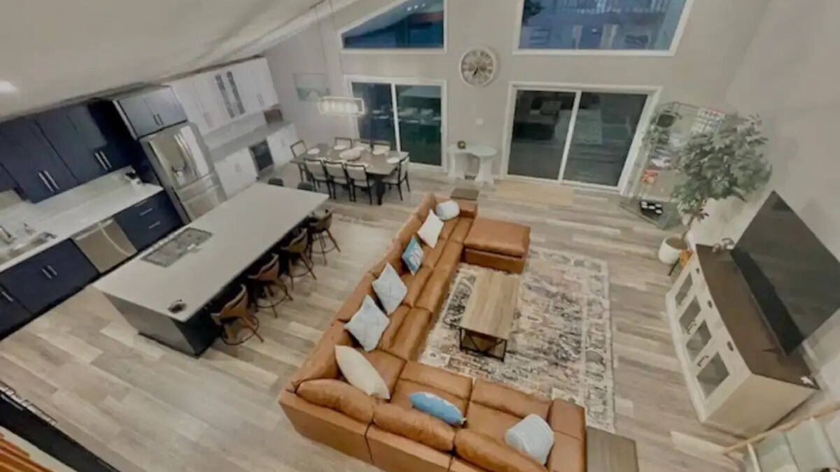 White Lake House | Lake Vibes at Buckingham Placenn