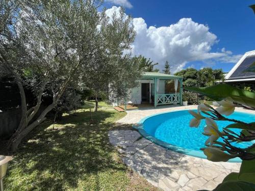 Saint-Pierre Ski Chalet | LaKaz Daniel - Bungalow avec piscine