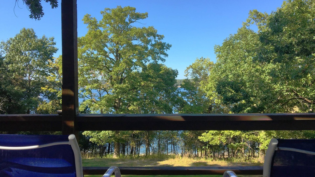Bull Shoals House | LAKE ACCESS & GREAT VIEWS! MINUTES TO THE WHITE RIVER! 3 BR/2BA, 1500 sq. ft.