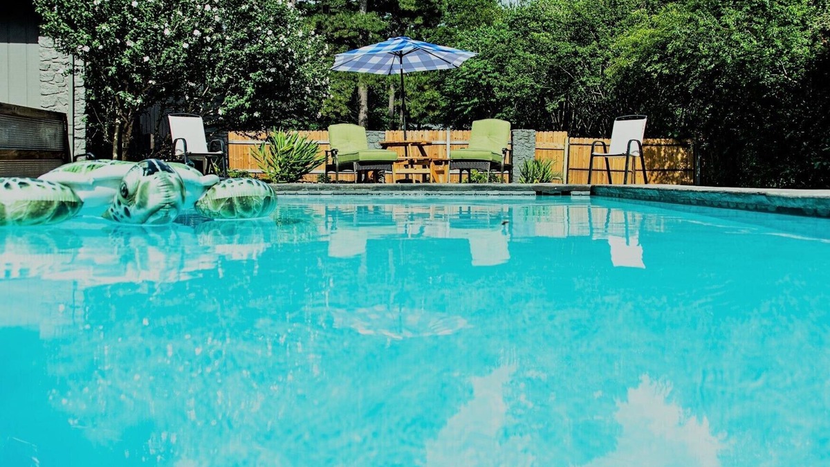 Heber Springs House | Lake Access Nearby! Heated Pool Seasonally;Guest House available-additional fee.