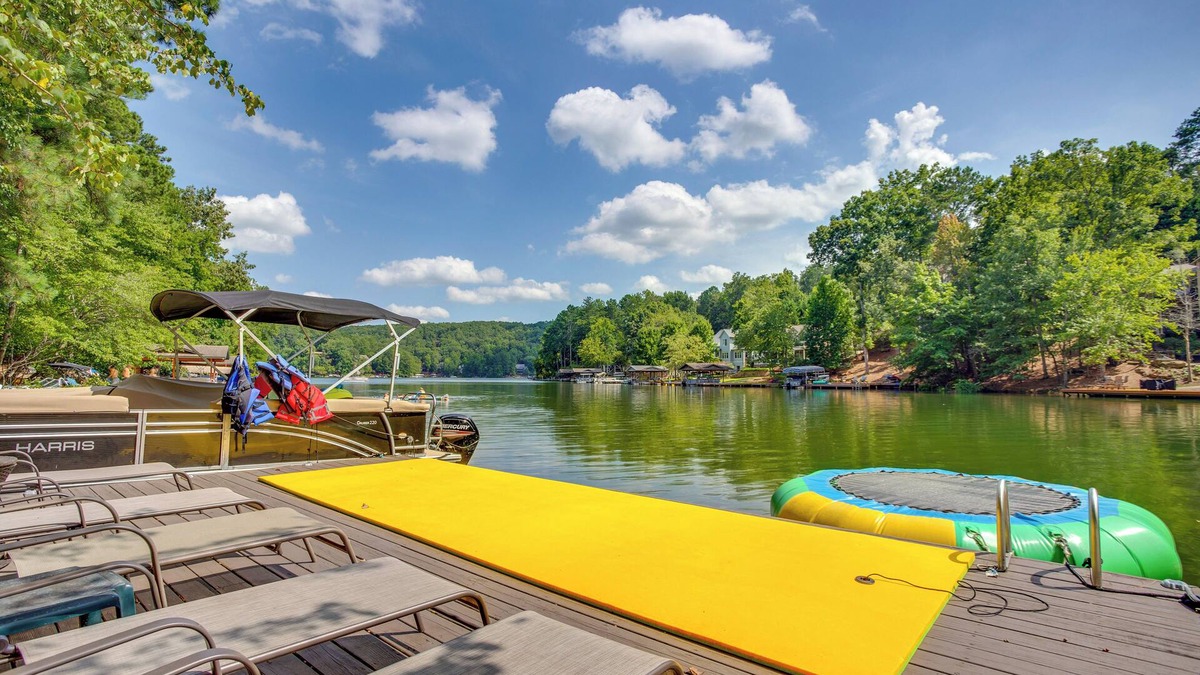 Waleska House | Lake Access: Waleska House w/Floating Dock!