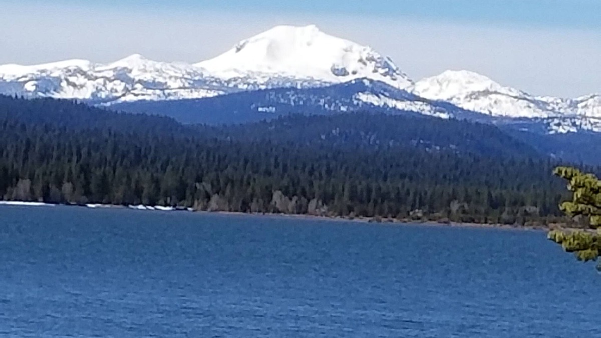 Lake Almanor West House | LAKE ALMANOR - LUXURY LAKEFRONT HOUSE - EVERYTHING INCLUDED!