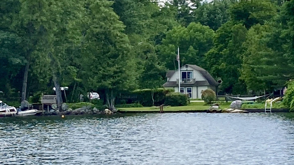 Salisbury Cottage | Lake and kayak access, newly remodeled!