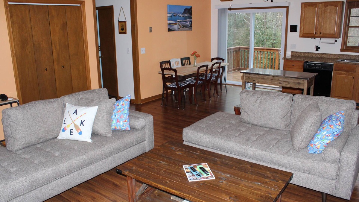 Blue Water House | Lake Anna Woodside Retreat - sleeps 4 adults and 2 children