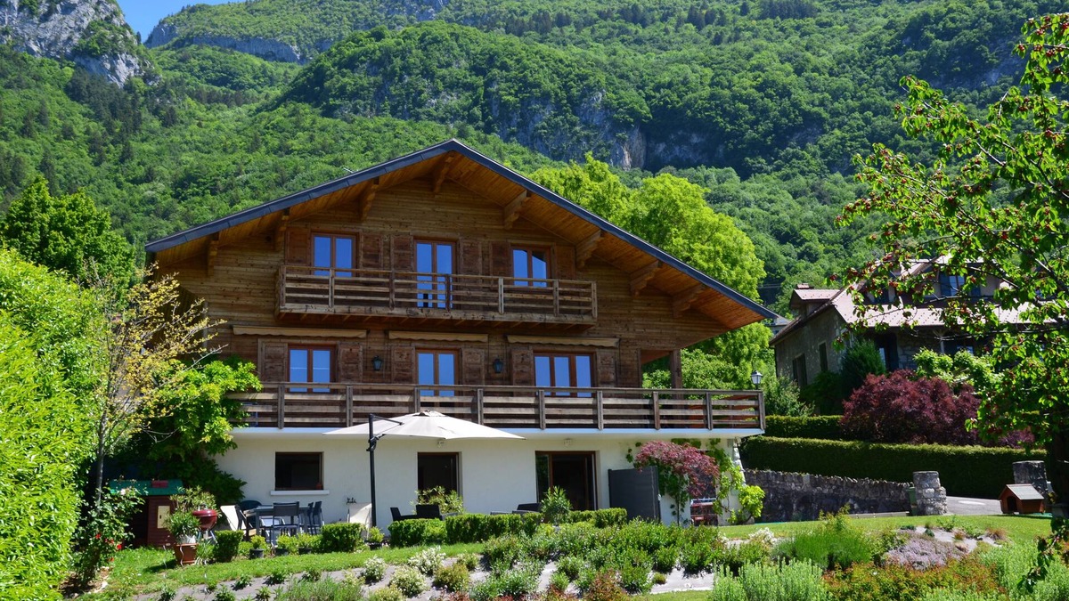 Veyrier-du-Lac Ski Chalet | Lake Annecy - Veyrier-du-Lac - apartment on the garden level in chalet (50 sq.m)