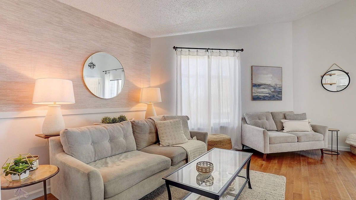 Highlands Condo | Lake Arbor Penthouse Suite🐠Short walk to Arbor Lake, gym, dining and shopping!