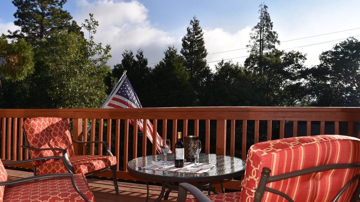 Cedar Glen Cottage | Lake Arrowhead Holiday Hideaway, The Sunset Cabin in the Palisades!