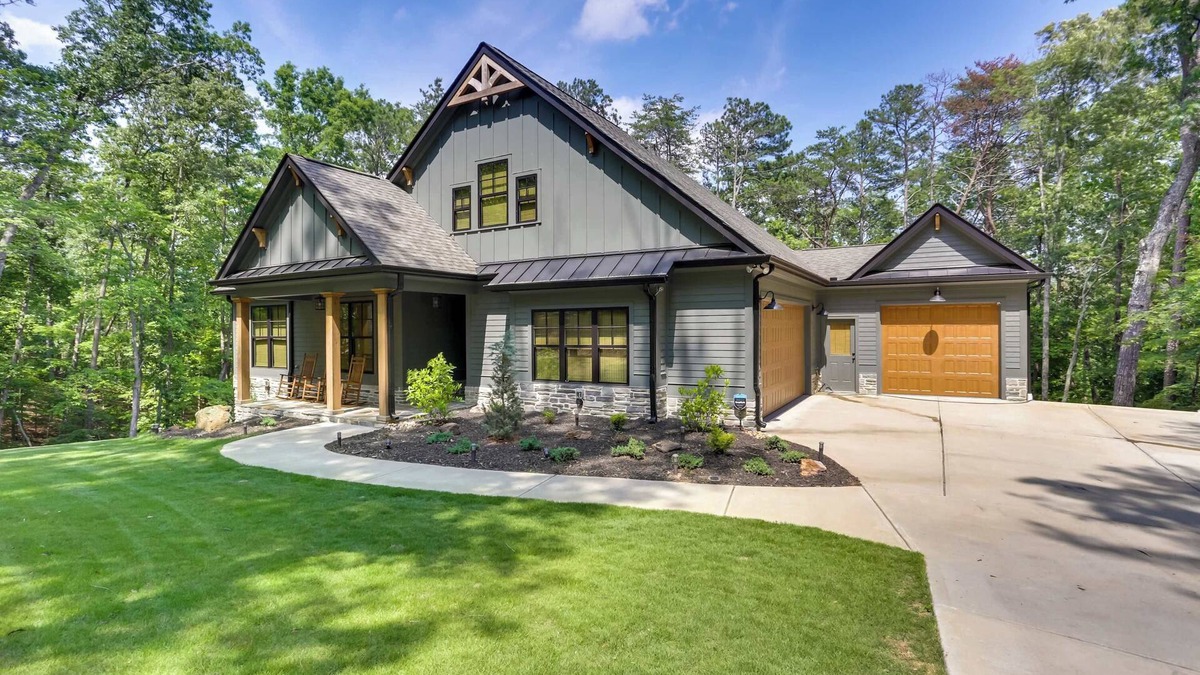 Waleska House | Lake Arrowhead Home w/Hot Tub & Gameroom!