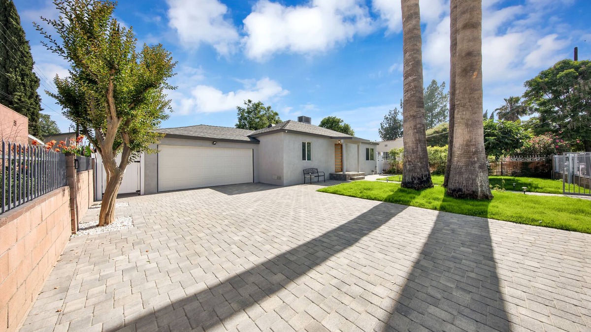 Lake Balboa House | Lake Balboa Gated Pool House Oasis
