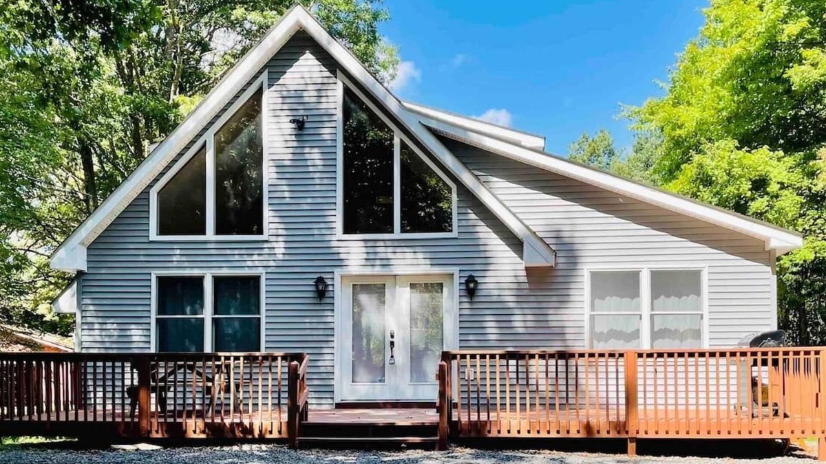 Albrightsville House | ✦✧Lake/Beach Access | 4 Bedrooms | BBQ | Deck | Yard