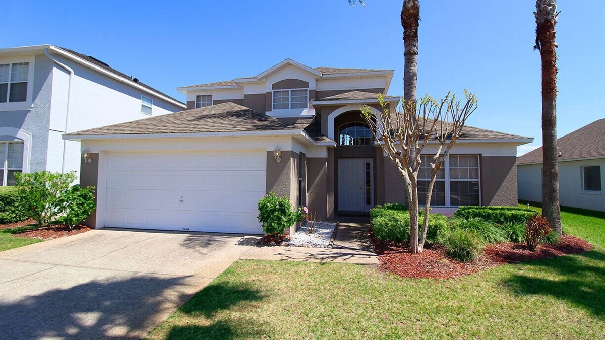 Lake Berkley Villa | Lake Berkley Villa, Lakefront , Enclosed Private Pool, Game Room, Wi-fi