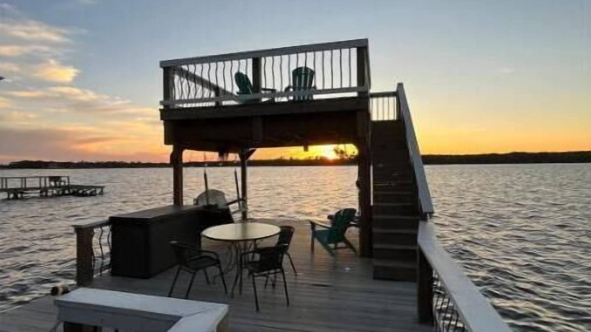 Cordele House | Lake Blackshear House literally over the water for stunning views!