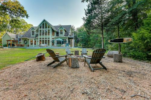 Gober House | Lake Bonham Home Epic Family Getaway!