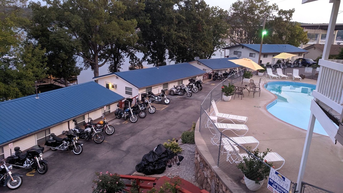 Camdenton Cabin | Lake Breeze Resort