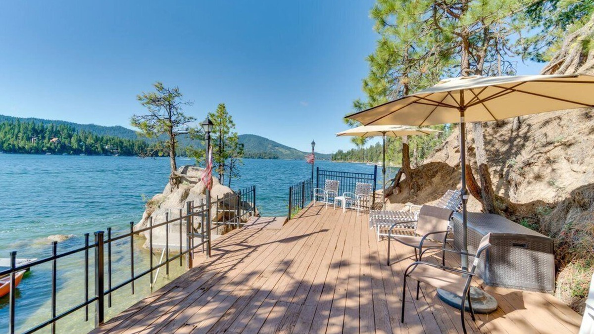 Hayden House | Lake Cabin with Amazing View, New Dock, Boatslip, Great Fishing, Dog-Friendly