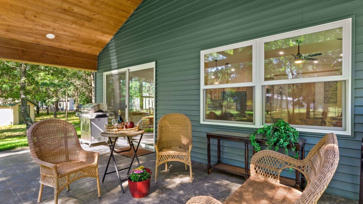 Nekoosa House | LAKE CAMELOT BRAND NEW HOME WITH PONTOON RENTAL, MINUTES FROM SAND VALLEY