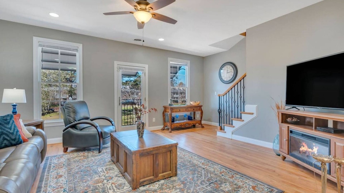 Lake Carolina Condo | Lake Carolina Harborside Executive Condo 3BD 2.5BA