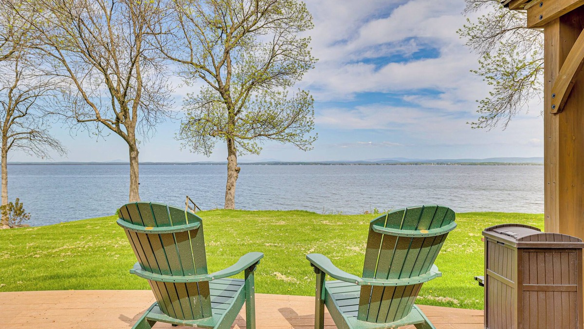 North Hero Cottage | Lake Champlain Family Retreat w/Deck & Yard