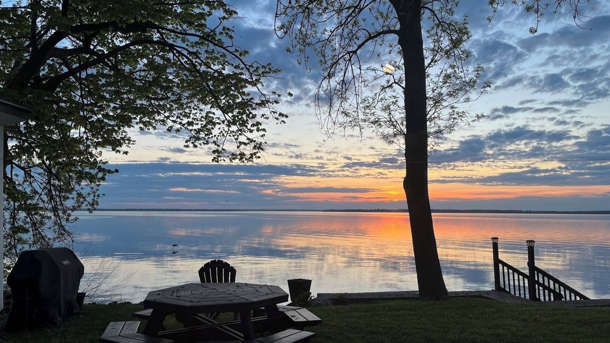 Swanton Cottage | Lake Champlain Waterfront: Renovated Cottage, Sunsets, Kayaks & Paddle Boards!