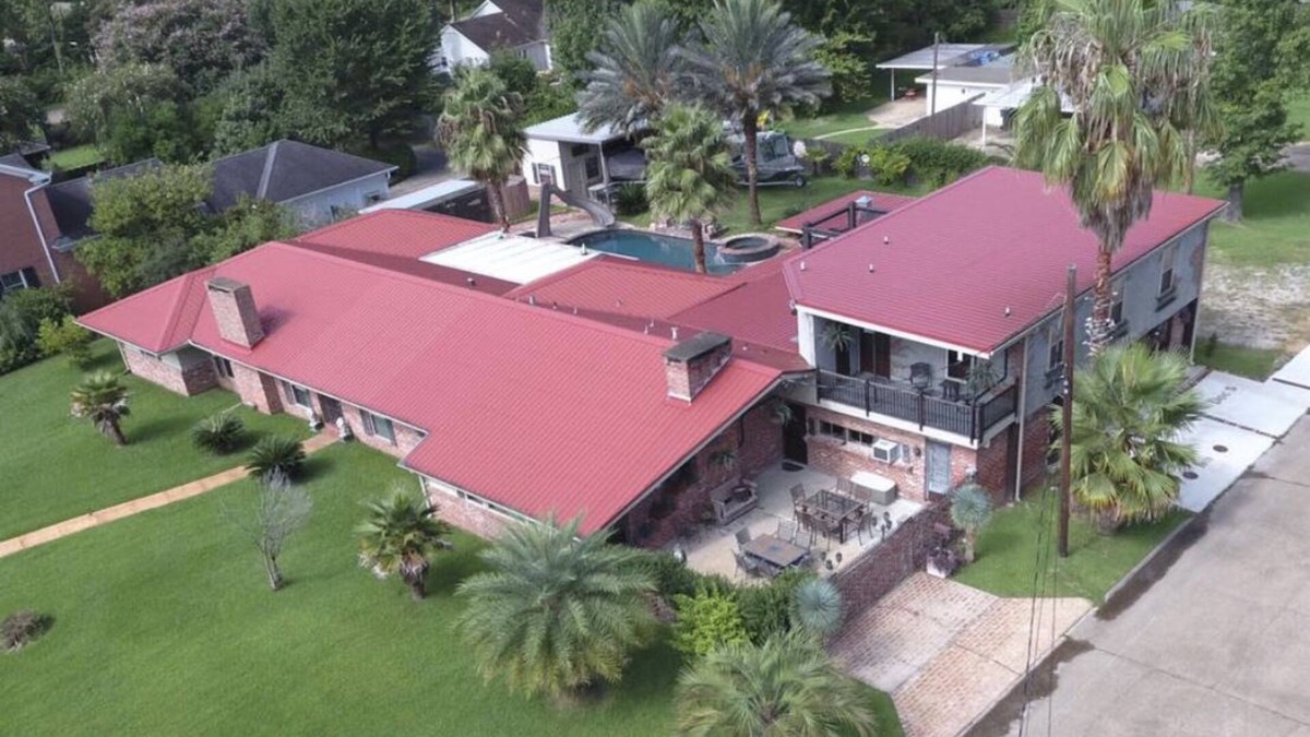 Lake Charles House | Lake Charles #1 Rental located close to everything. Casino's/mall/restaurants.