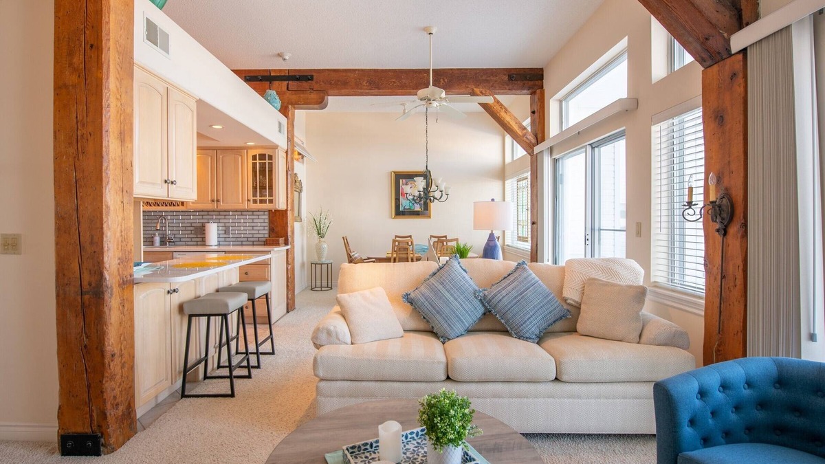 Charlevoix Condo | Lake Charlevoix/King/Queen/2 Bed/2 Bath Condo/Town/Beach/Pool